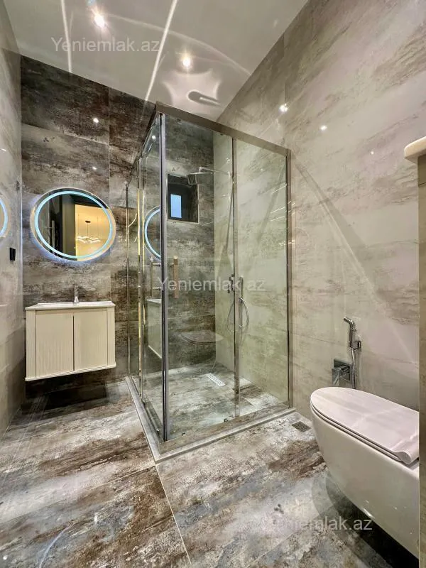 Satılır 5 otaqlı həyət evi 240 m²