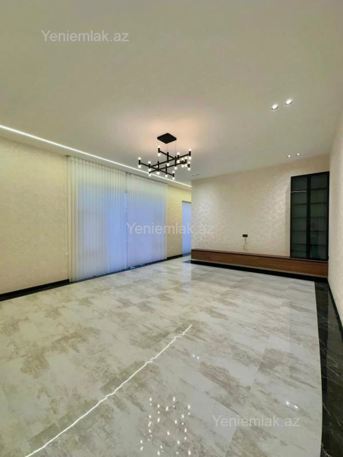 Satılır 5 otaqlı həyət evi 240 m²