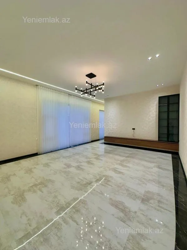 Satılır 5 otaqlı həyət evi 240 m²