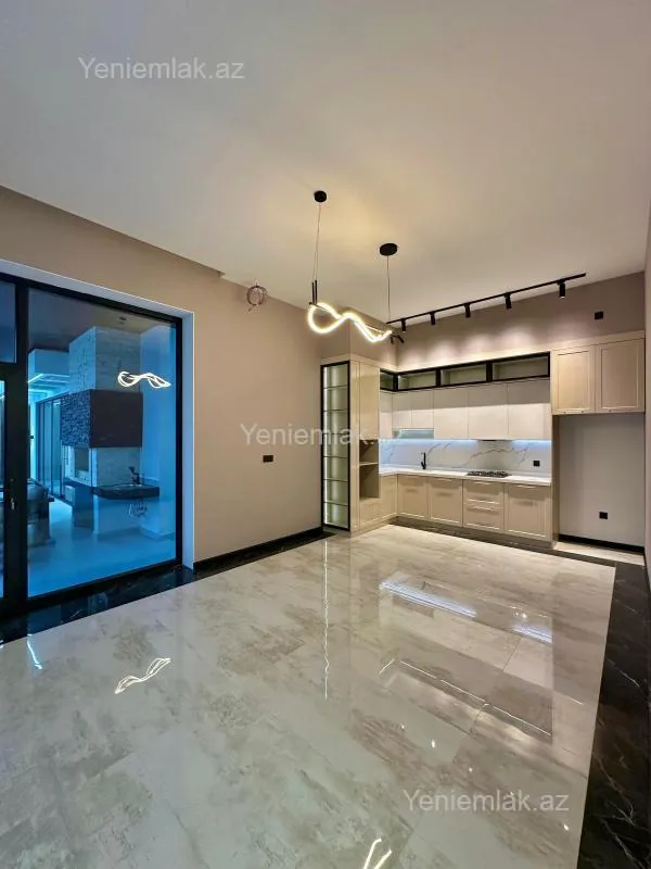 Satılır 5 otaqlı həyət evi 240 m²