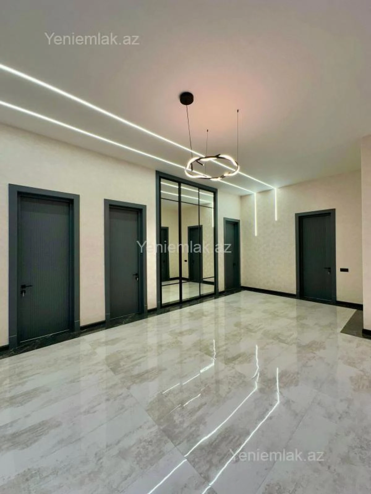 Satılır 5 otaqlı həyət evi 240 m²