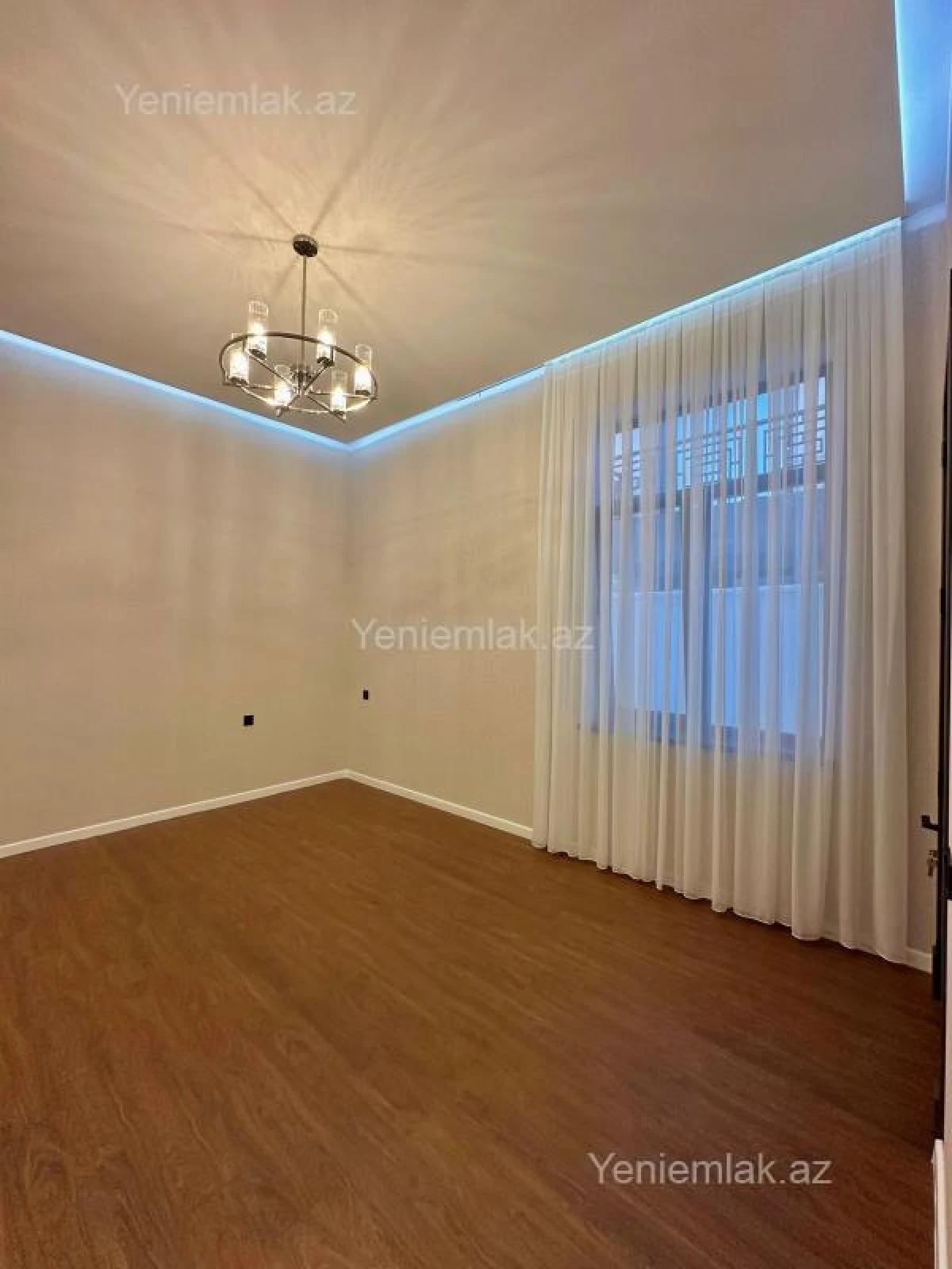 Satılır 5 otaqlı həyət evi 240 m²