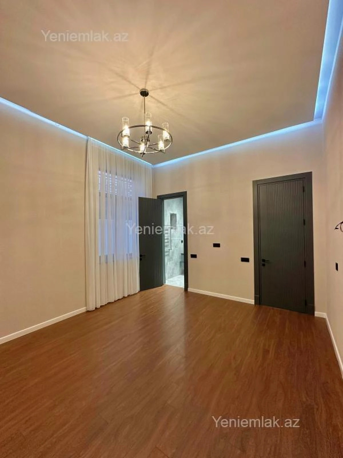 Satılır 5 otaqlı həyət evi 240 m²