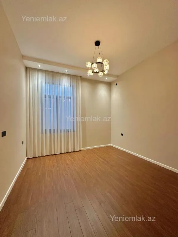 Satılır 5 otaqlı həyət evi 240 m²