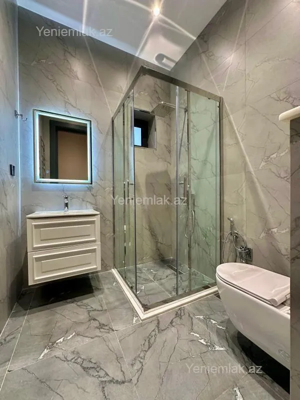 Satılır 5 otaqlı həyət evi 240 m²