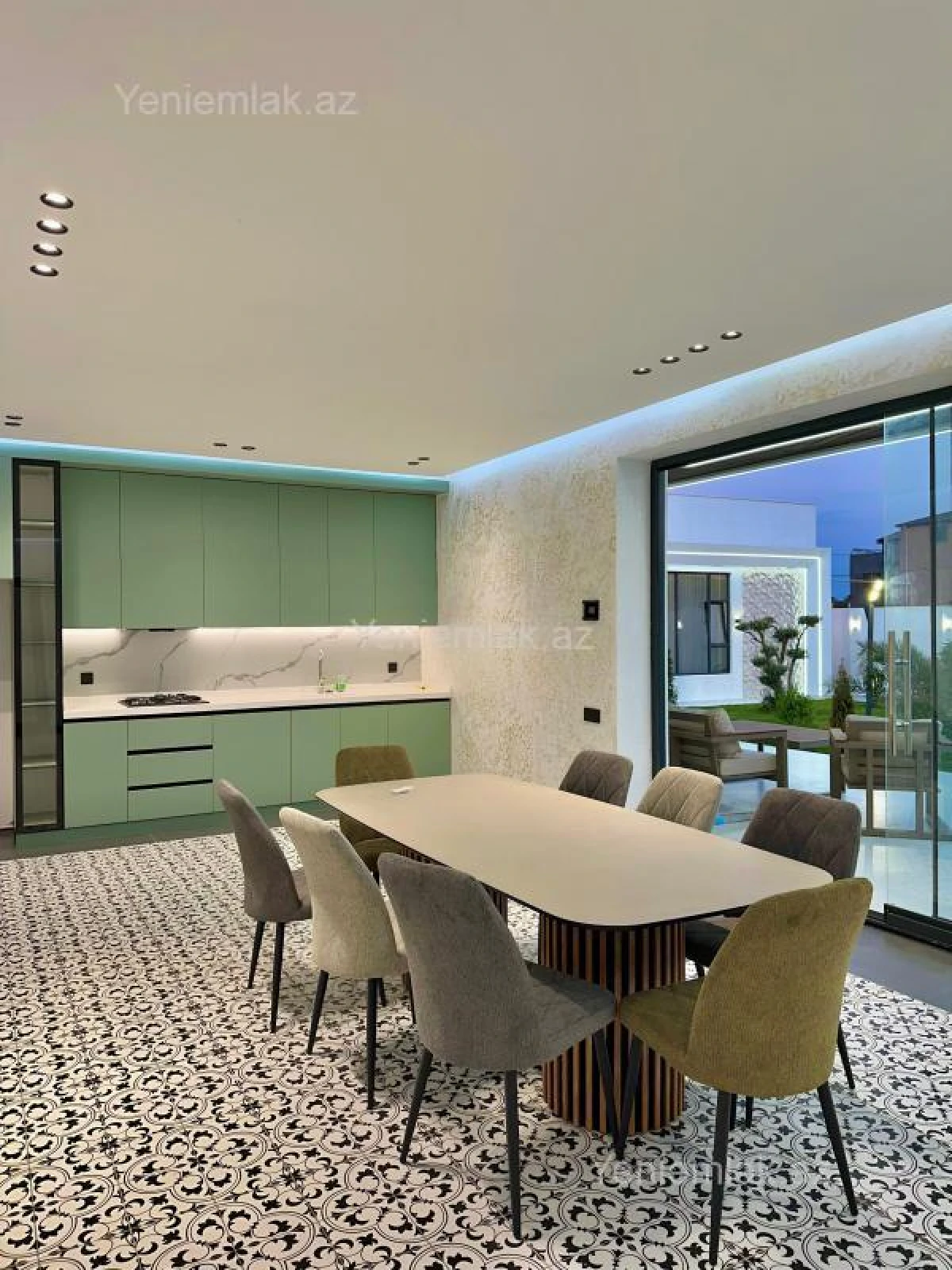 Satılır 5 otaqlı həyət evi 240 m²