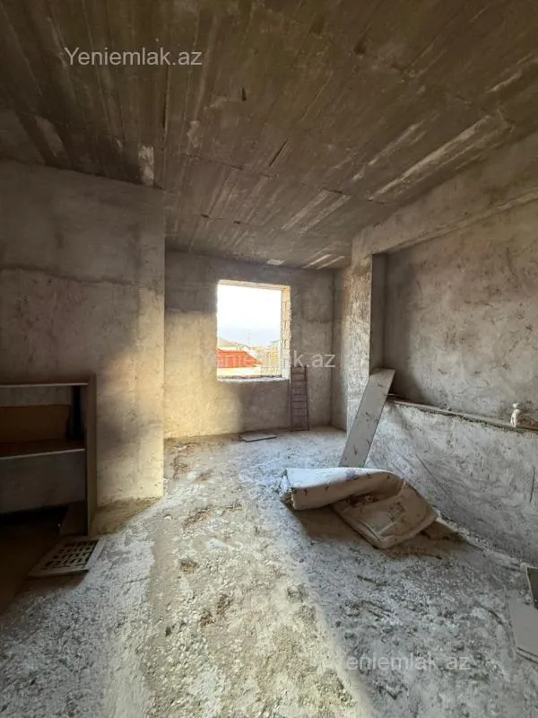 Satılır 8 otaqlı həyət evi 340 m²