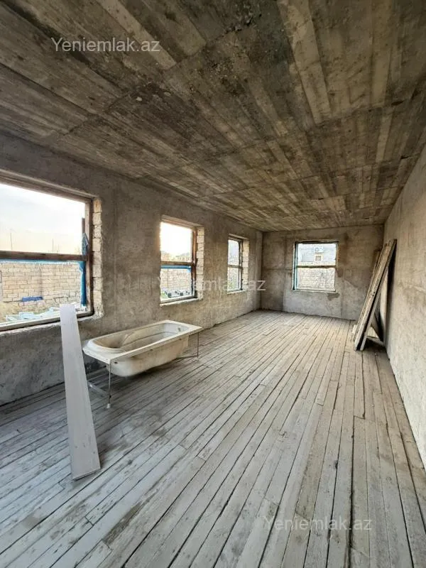 Satılır 8 otaqlı həyət evi 340 m²