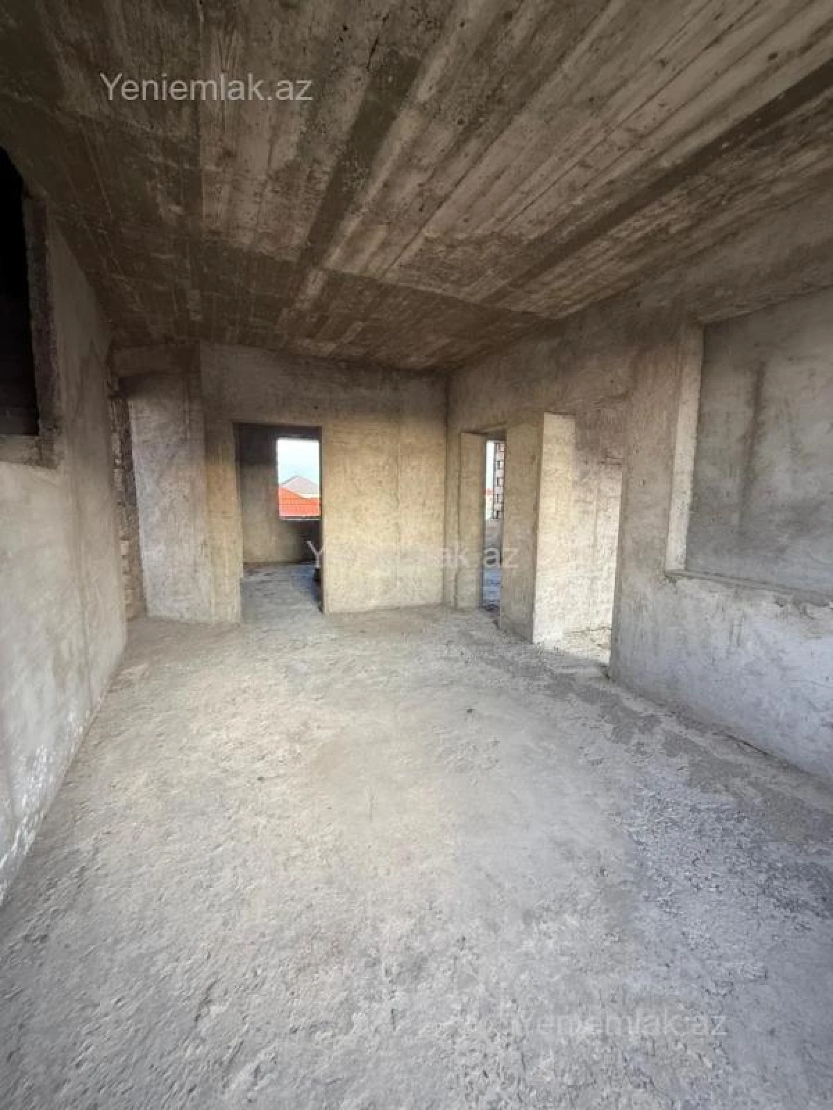 Satılır 8 otaqlı həyət evi 340 m²