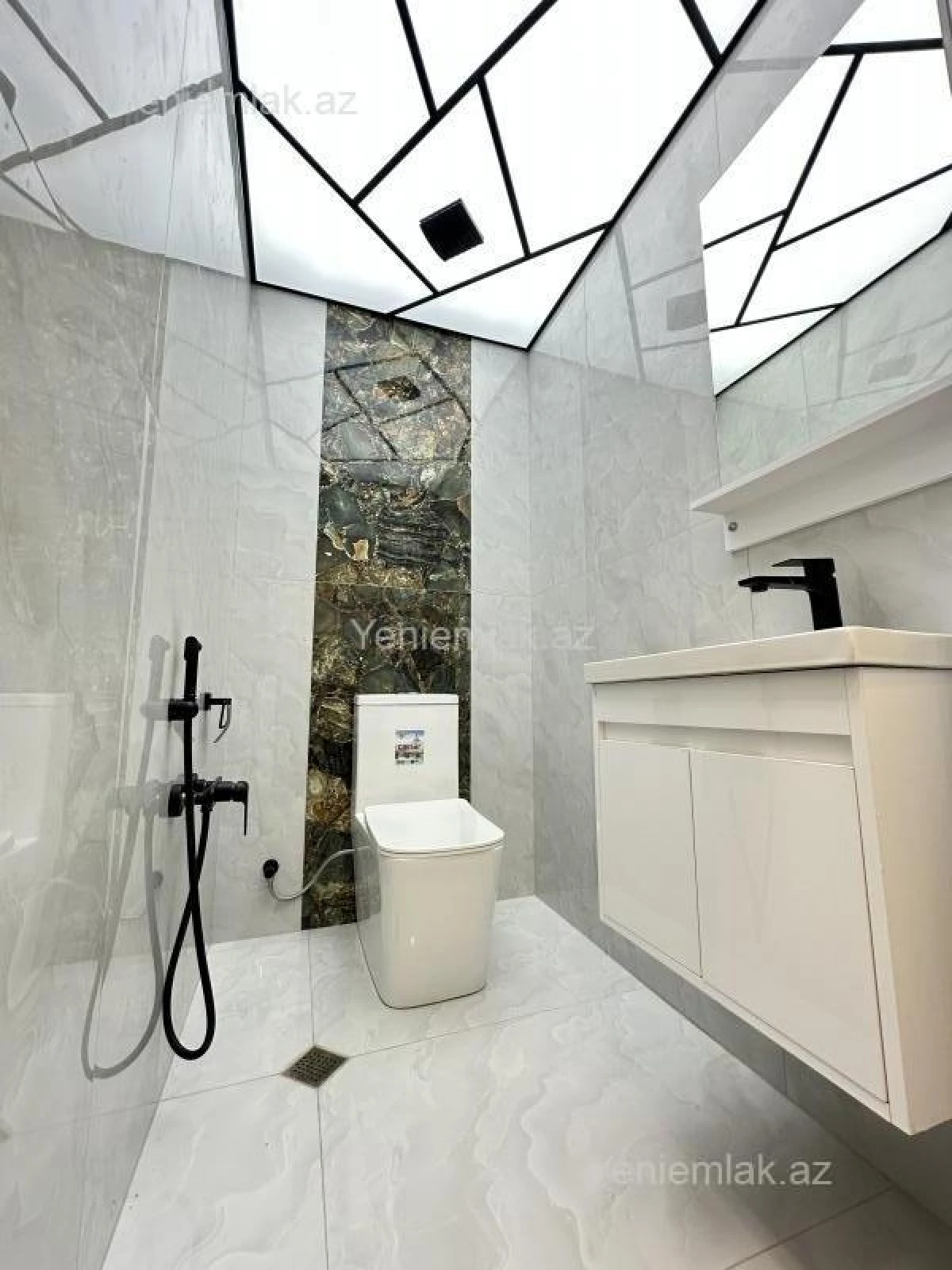 Satılır 2 otaqlı yeni tikili 75 m²