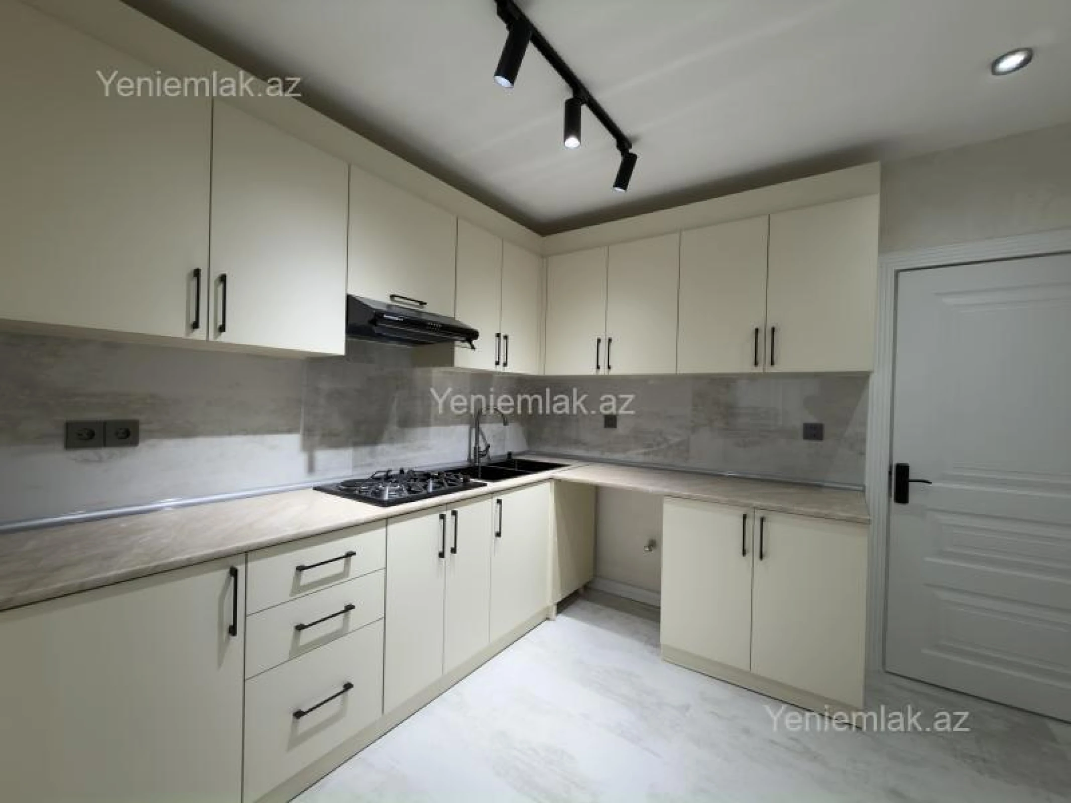 Satılır 3 otaqlı köhnə tikili 74 m²