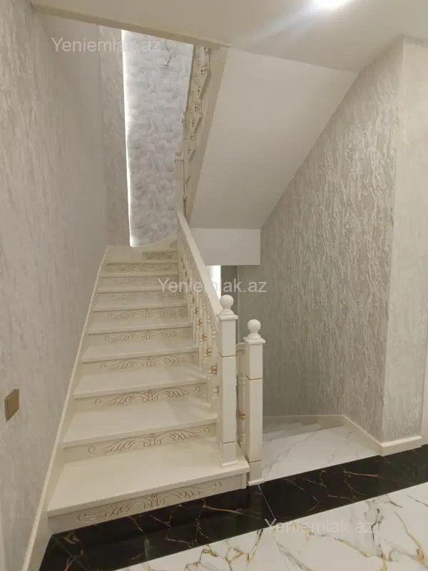 Satılır 6 otaqlı həyət evi 320 m²