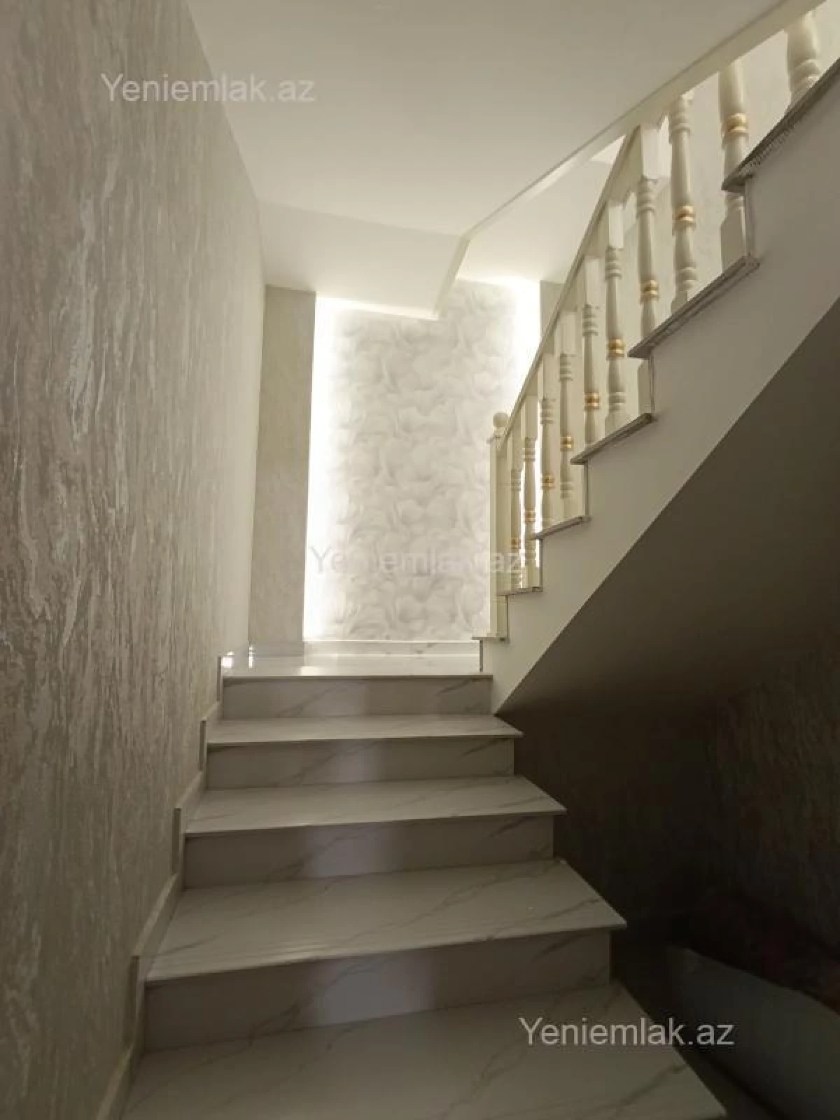 Satılır 6 otaqlı həyət evi 320 m²