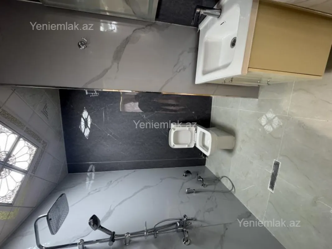 Satılır 3 otaqlı yeni tikili 135 m²