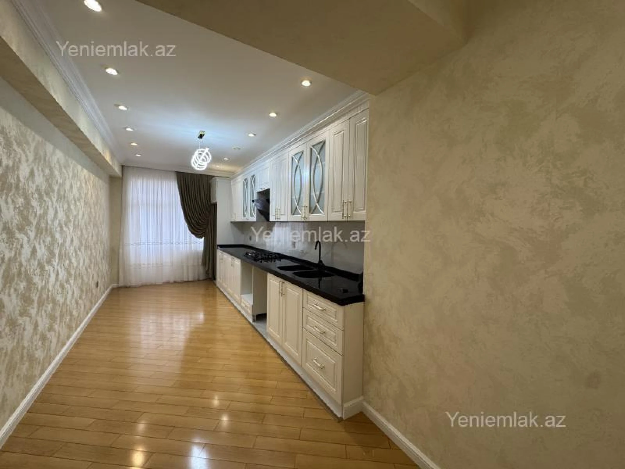 Satılır 3 otaqlı yeni tikili 135 m²