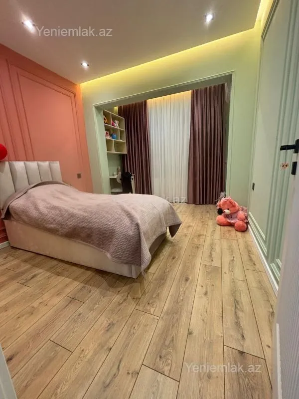 Satılır 5 otaqlı köhnə tikili 135 m²