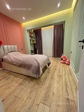 Satılır 5 otaqlı köhnə tikili 135 m²