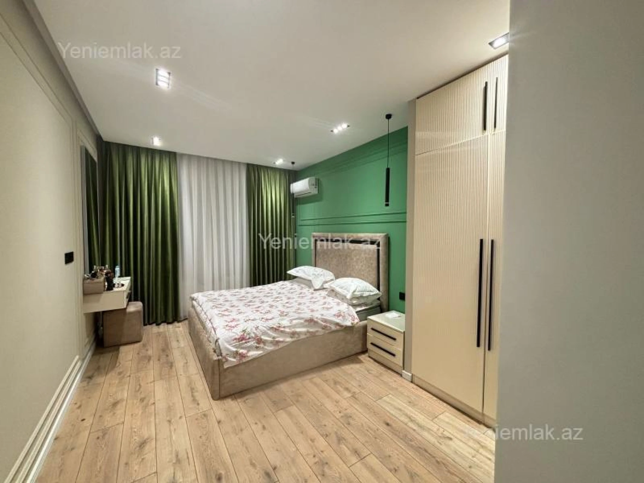 Satılır 5 otaqlı köhnə tikili 135 m²