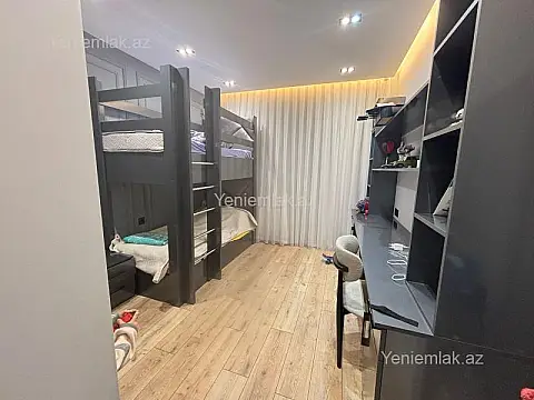 Satılır 5 otaqlı köhnə tikili 135 m²