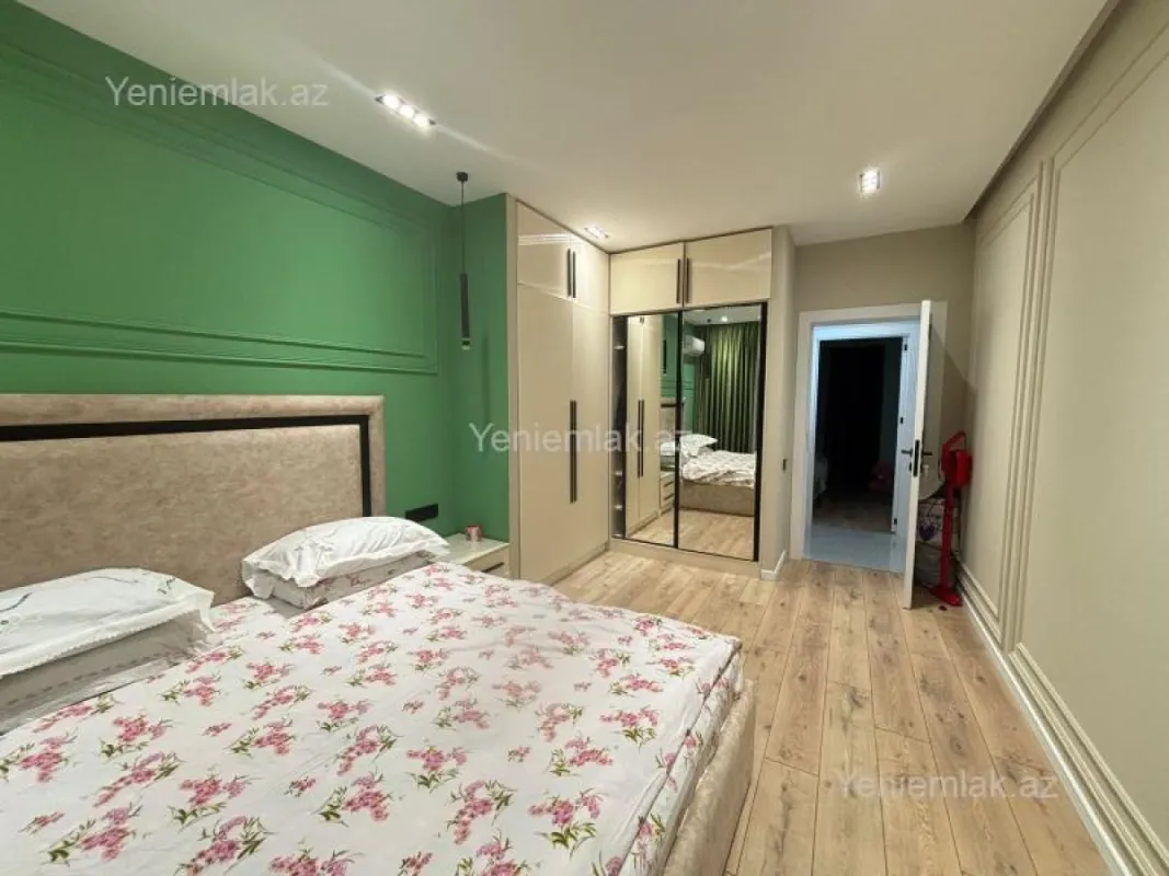 Satılır 5 otaqlı köhnə tikili 135 m²