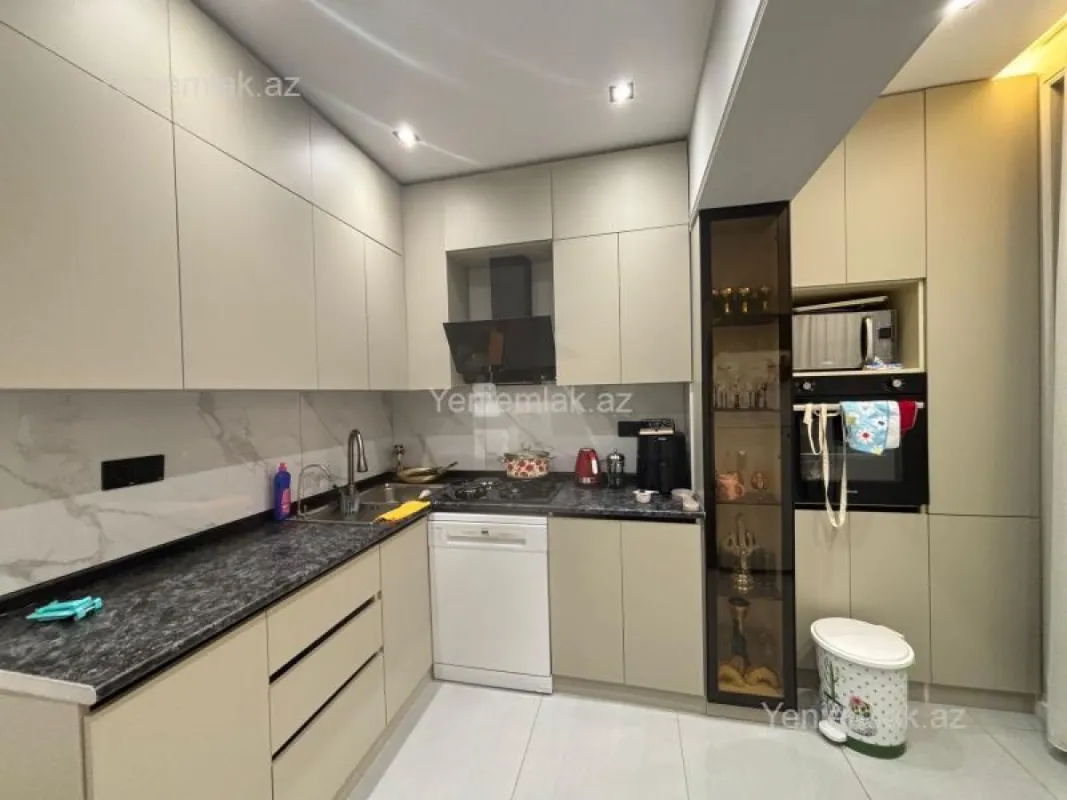 Satılır 5 otaqlı köhnə tikili 135 m²