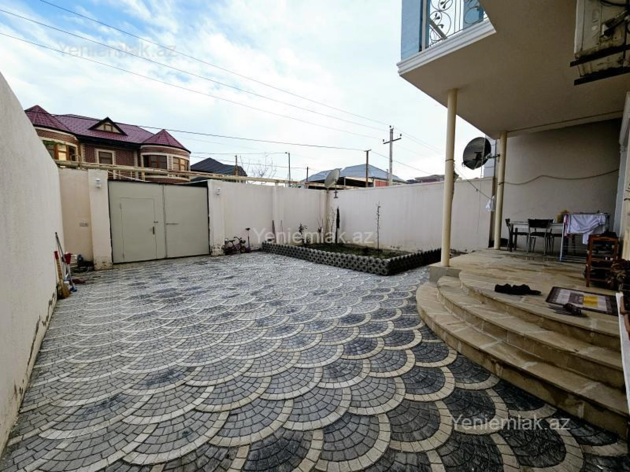 Satılır 4 otaqlı həyət evi 200 m²