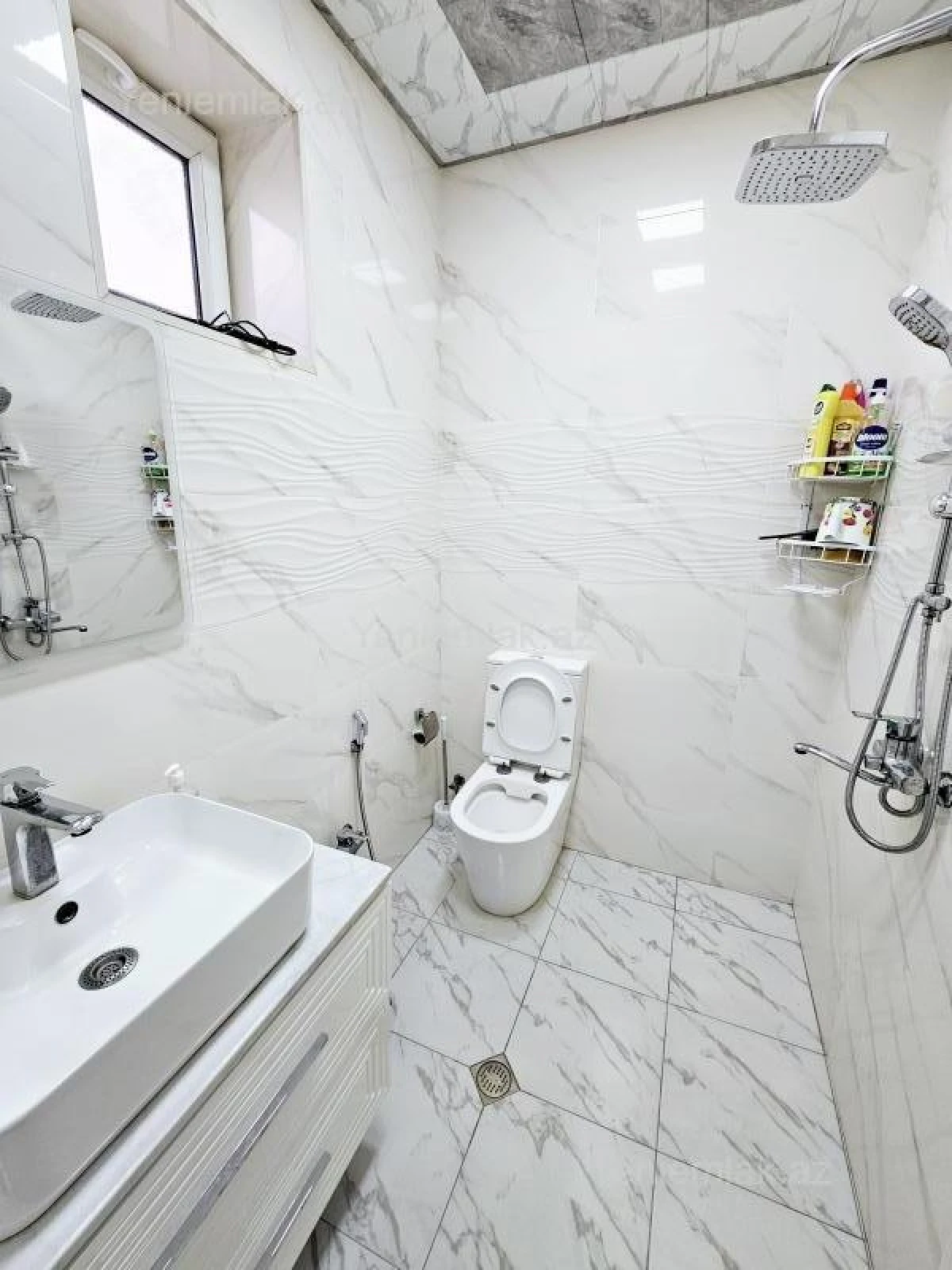Satılır 4 otaqlı həyət evi 200 m²