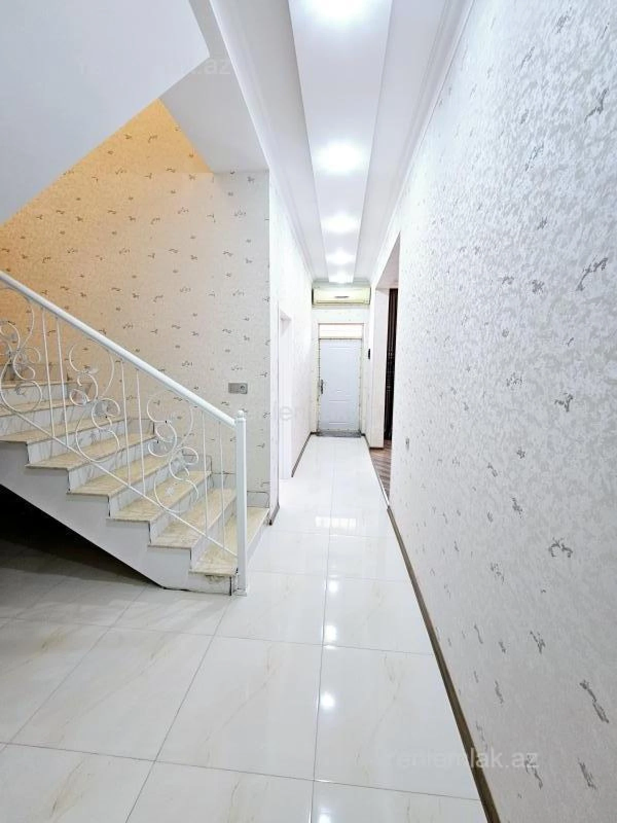Satılır 4 otaqlı həyət evi 200 m²