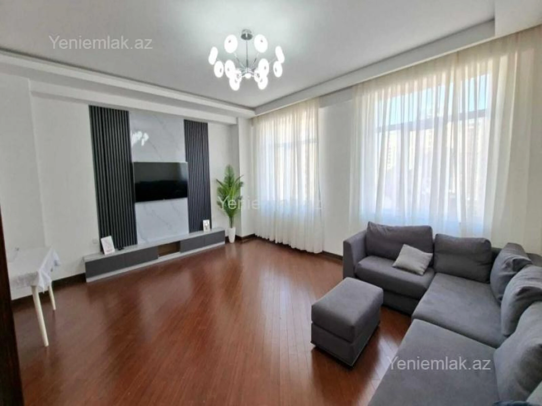 Satılır 3 otaqlı yeni tikili 135 m²