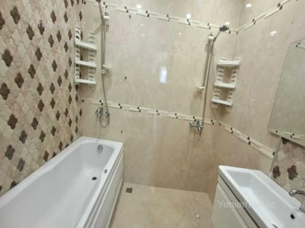 Satılır 3 otaqlı yeni tikili 135 m²