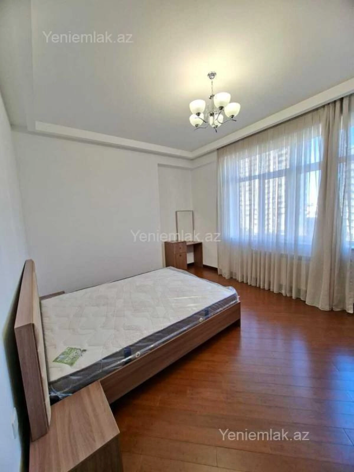Satılır 3 otaqlı yeni tikili 135 m²