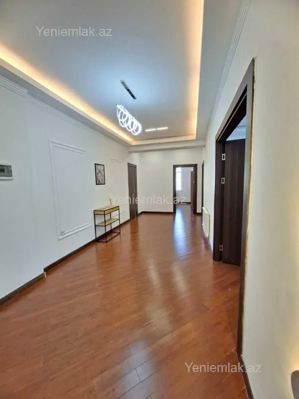 Satılır 3 otaqlı yeni tikili 135 m²