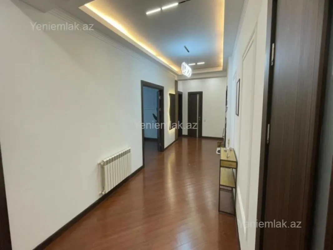 Satılır 3 otaqlı yeni tikili 135 m²
