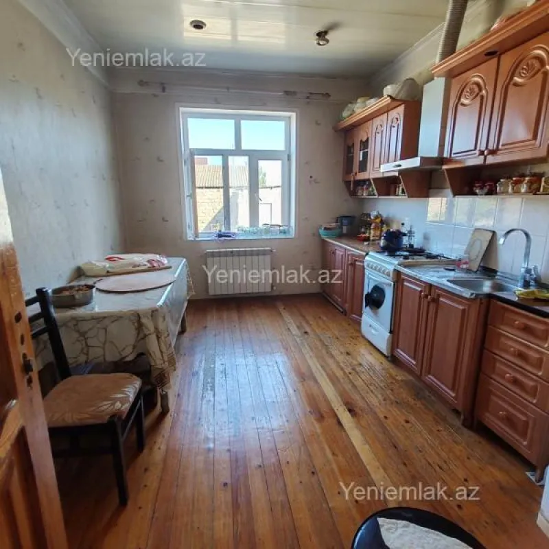 Satılır 6 otaqlı həyət evi 200 m²