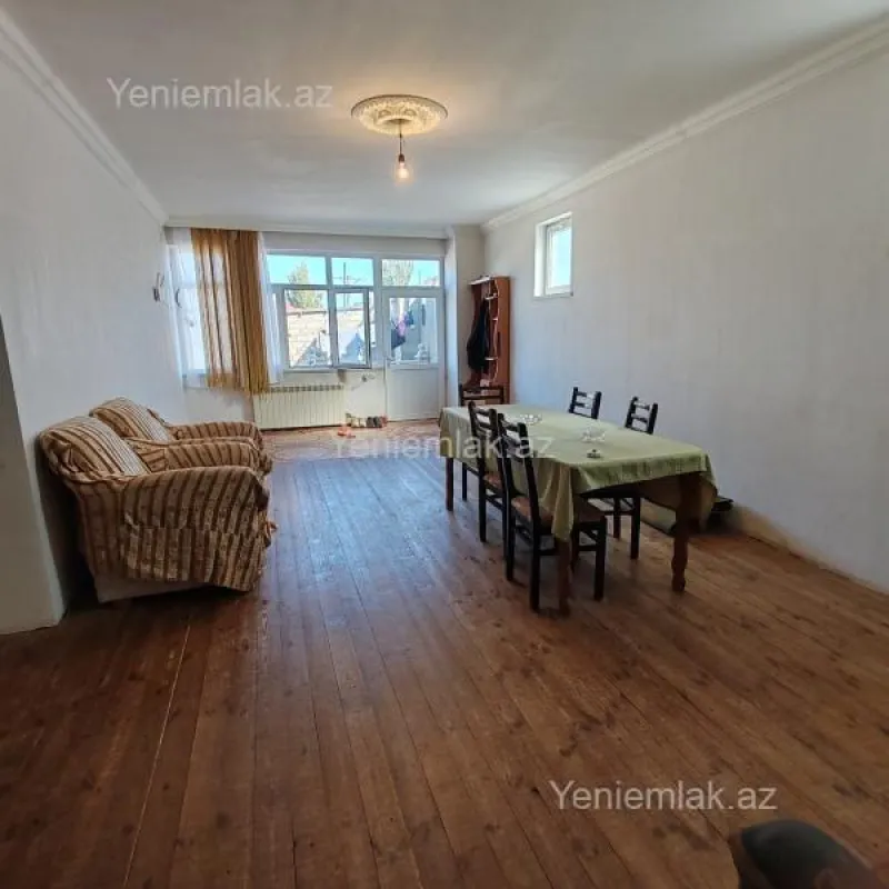 Satılır 6 otaqlı həyət evi 200 m²