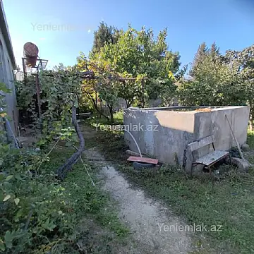 Satılır 6 otaqlı həyət evi 200 m²