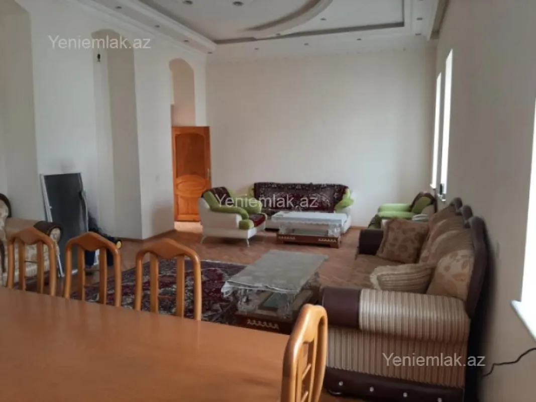 Satılır 6 otaqlı köhnə tikili 240 m²