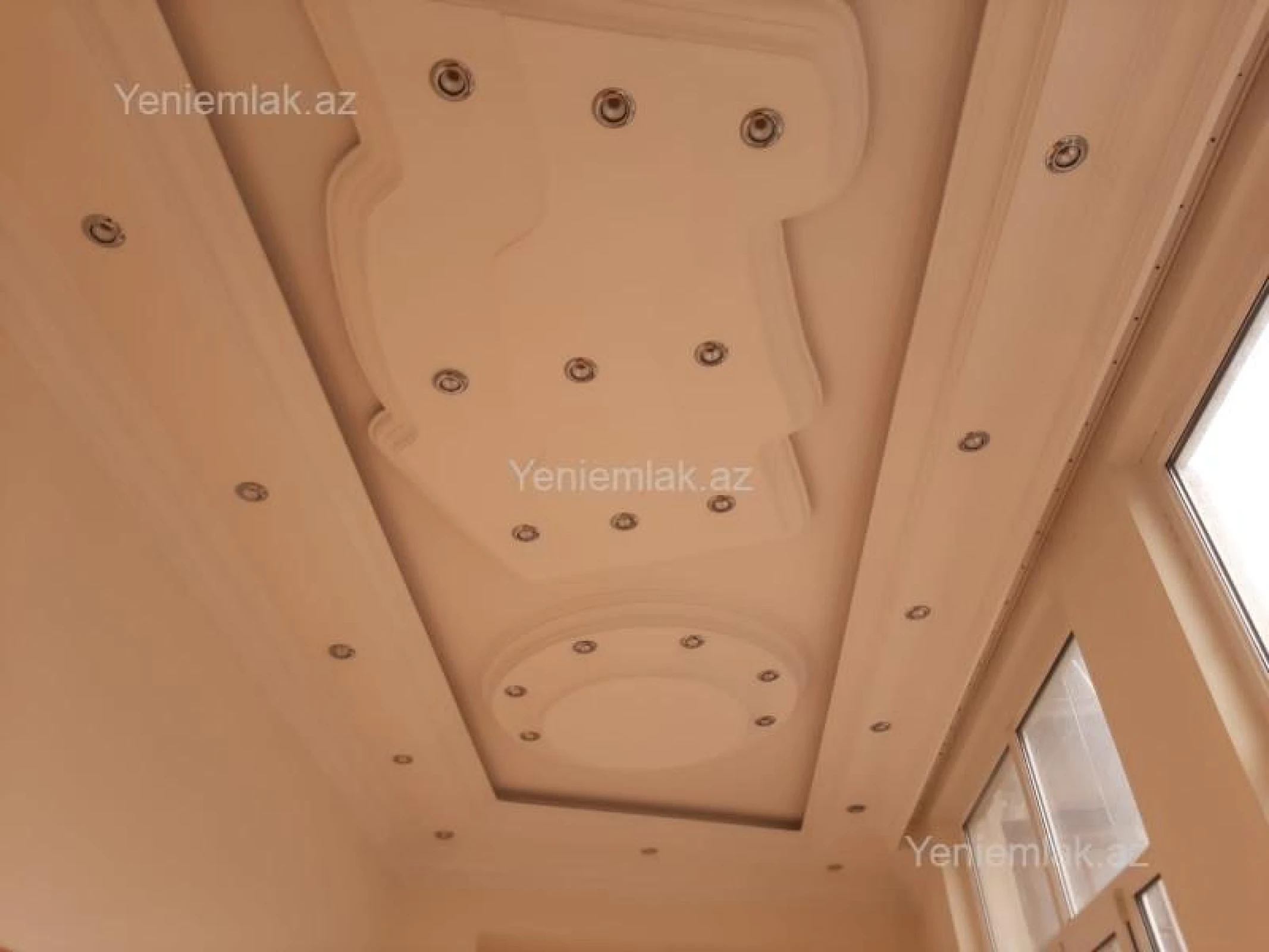 Satılır 6 otaqlı köhnə tikili 240 m²