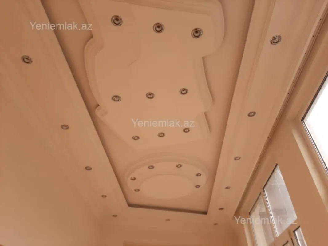 Satılır 6 otaqlı köhnə tikili 240 m²