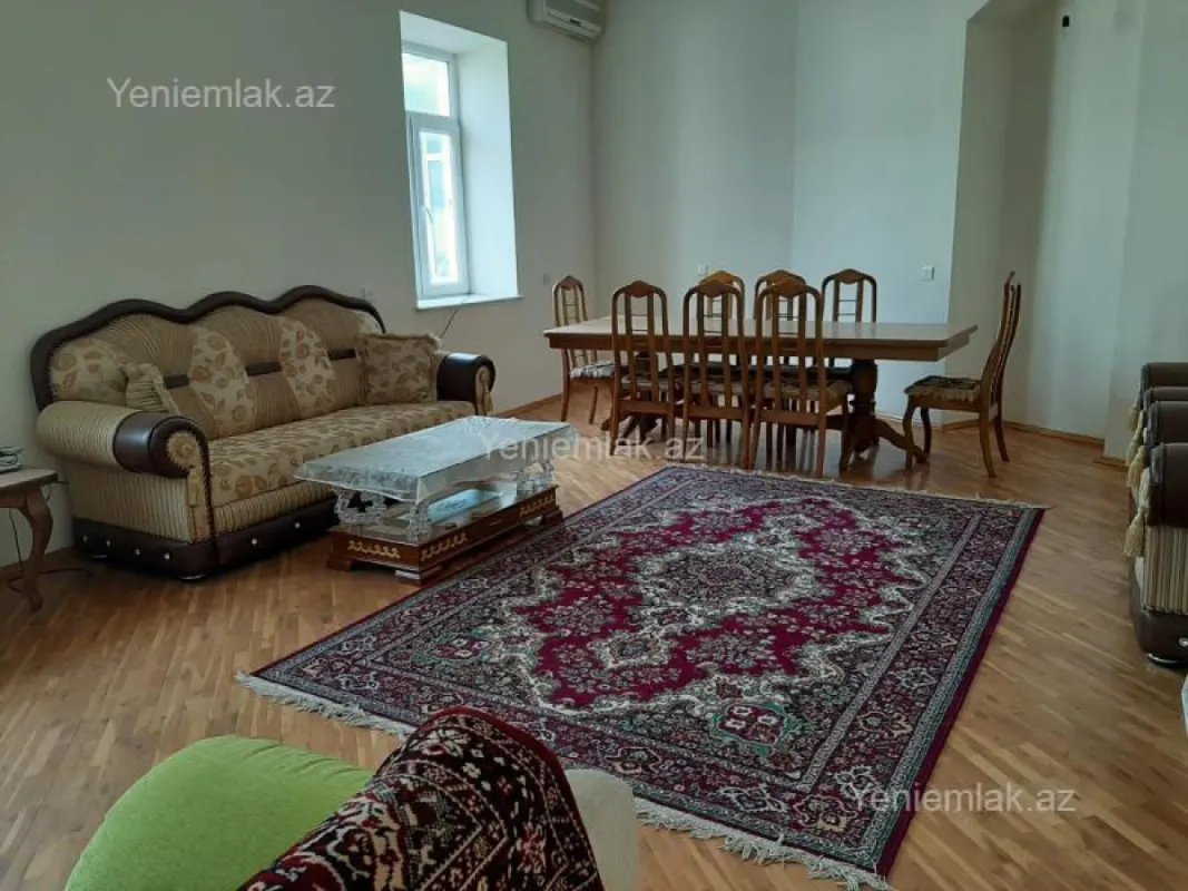 Satılır 6 otaqlı köhnə tikili 240 m²