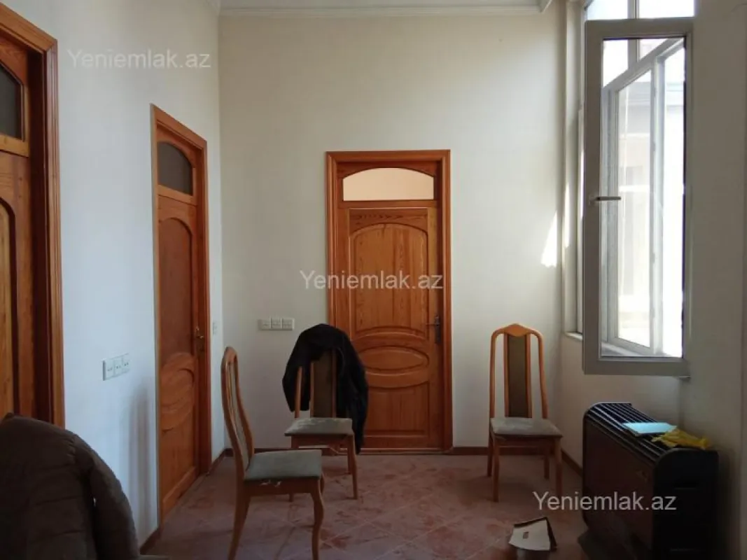 Satılır 6 otaqlı köhnə tikili 240 m²