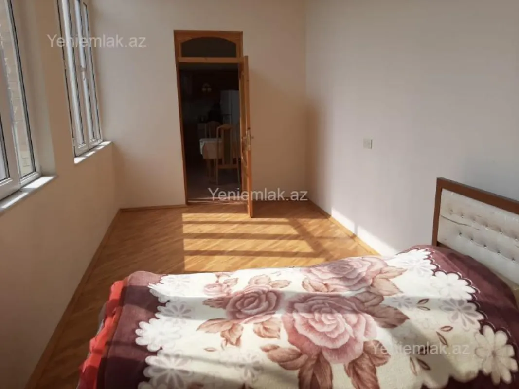 Satılır 6 otaqlı köhnə tikili 240 m²