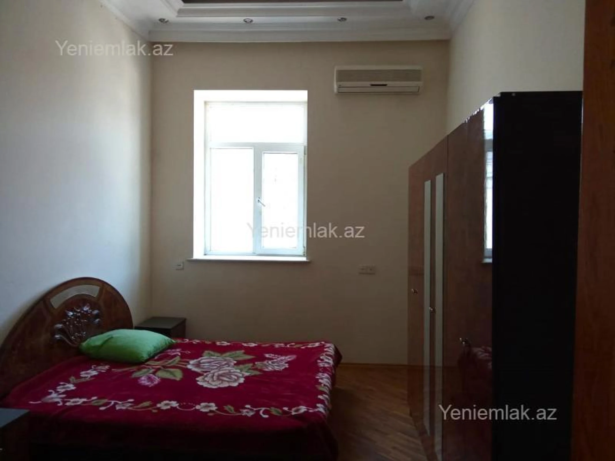 Satılır 6 otaqlı köhnə tikili 240 m²