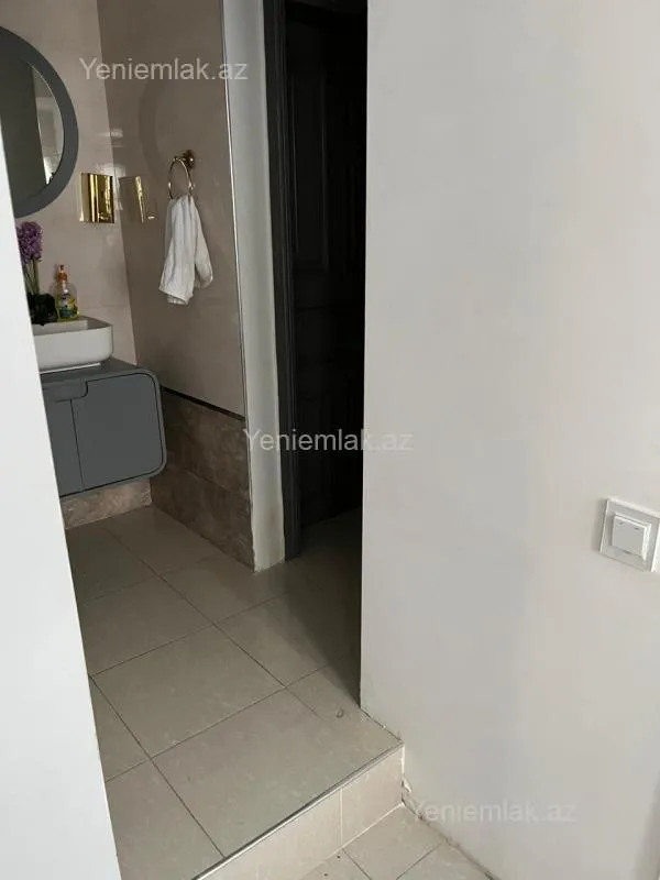 Satılır 4 otaqlı köhnə tikili 105 m²