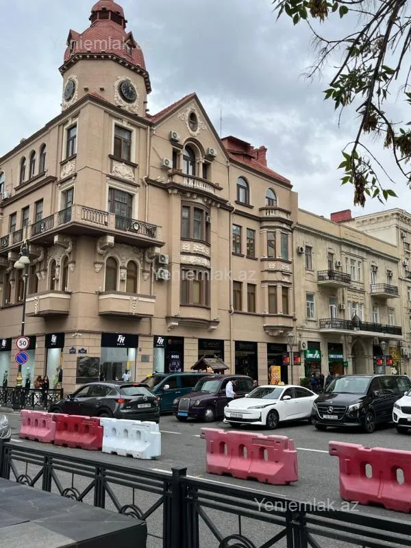 Satılır 4 otaqlı köhnə tikili 105 m²