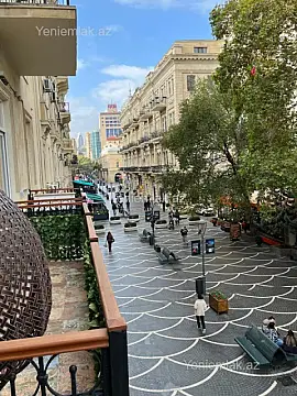 Satılır 4 otaqlı köhnə tikili 105 m² — Bakı, Səbail 4 otaq 105.00 m²