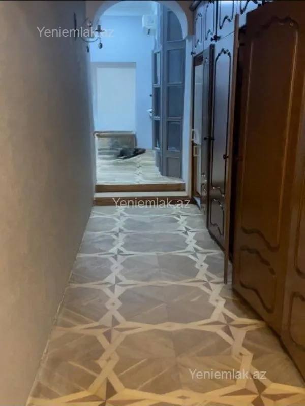 Satılır 4 otaqlı köhnə tikili 105 m²