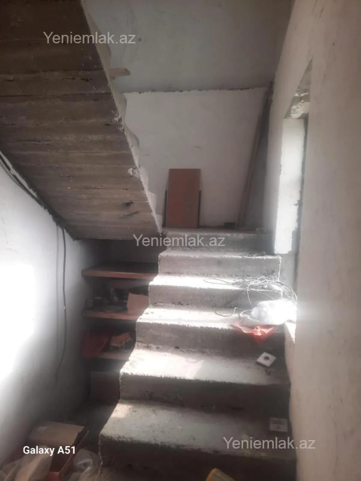 Satılır 6 otaqlı həyət evi 200 m²