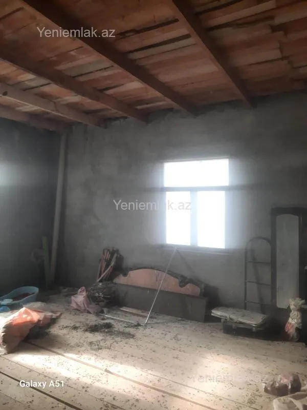 Satılır 6 otaqlı həyət evi 200 m²