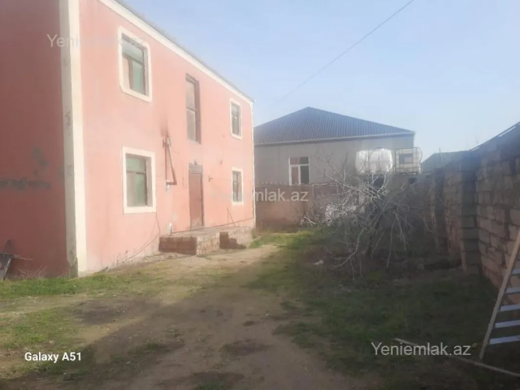 Satılır 6 otaqlı həyət evi 200 m²